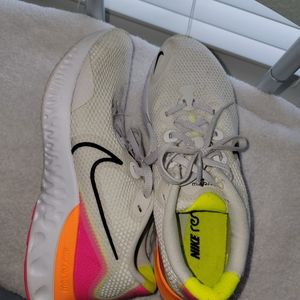 Womens Nike Renew